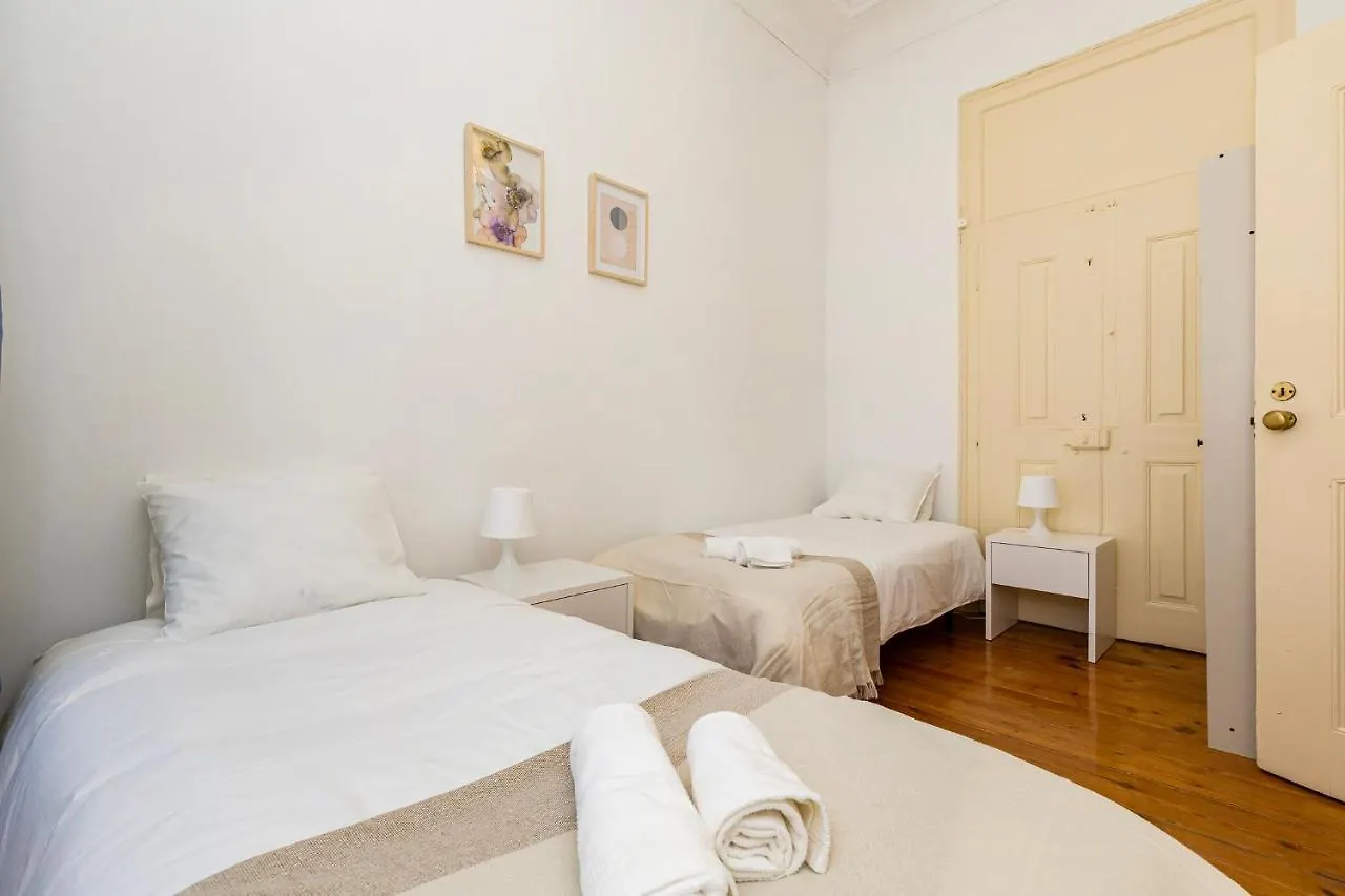 4Br Lisbon Apartament - Excellent Location - New Mattresses!