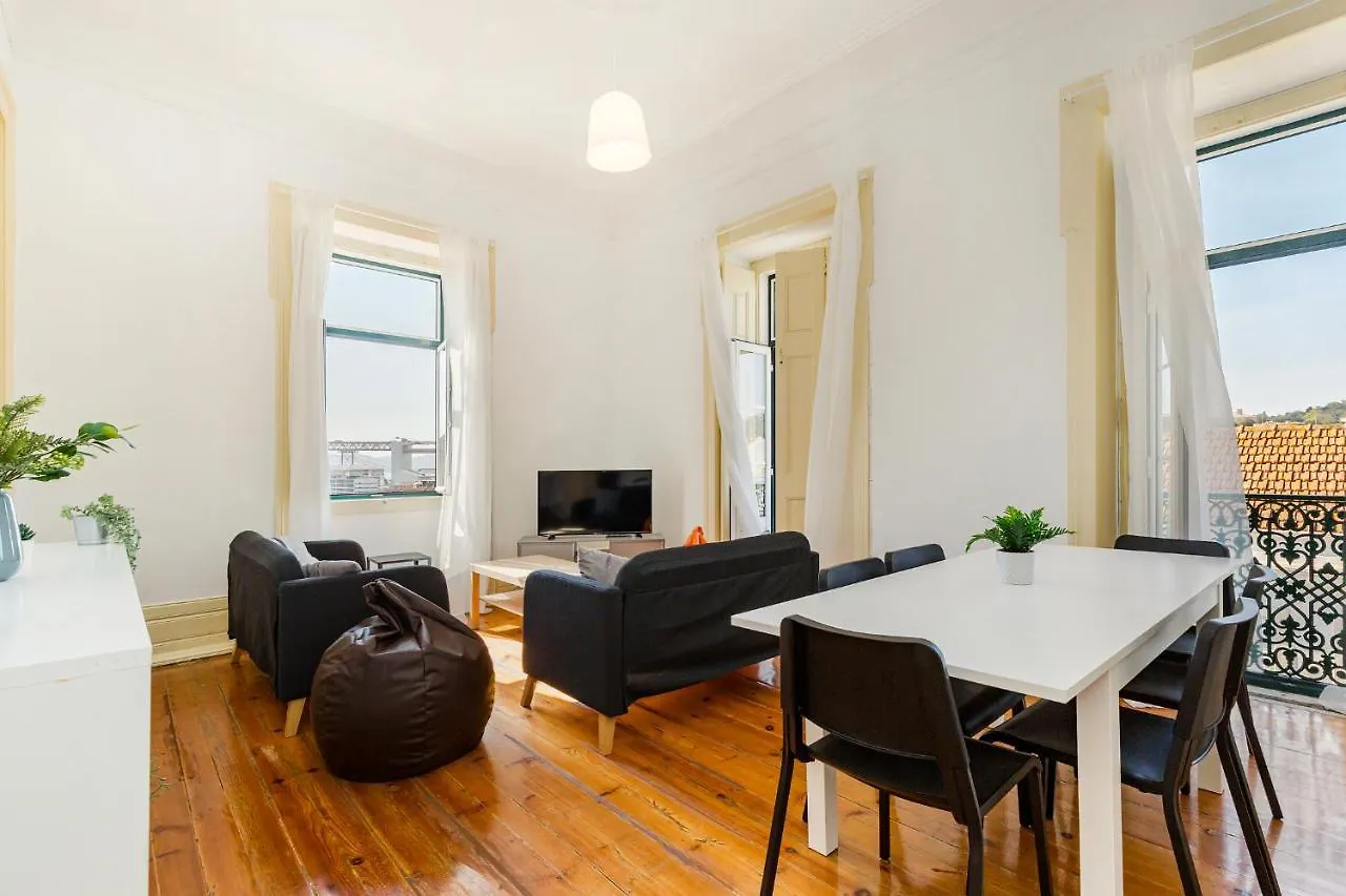 4Br Lisbon Apartament - Excellent Location - New Mattresses! location